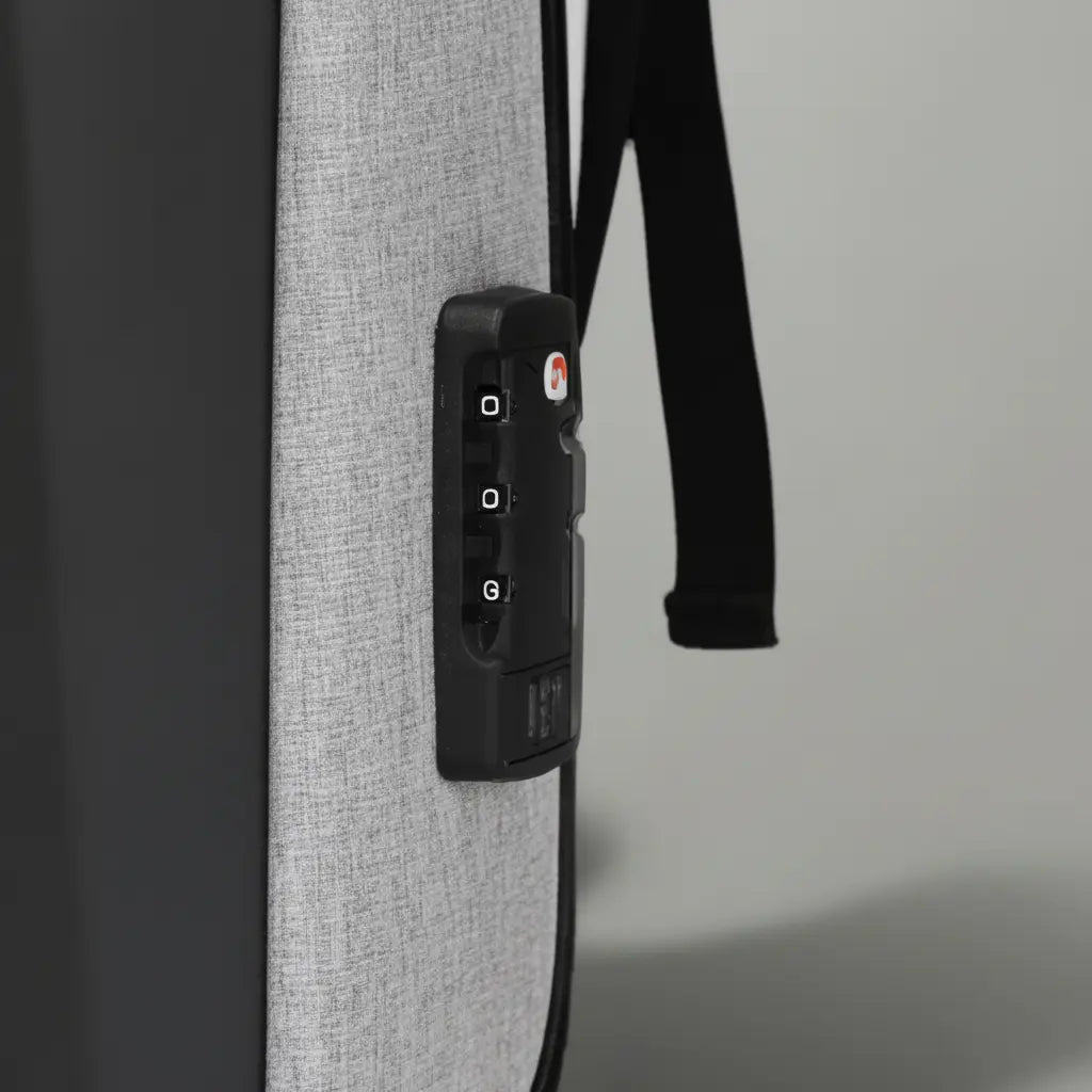 Sac à dos business homme Gris, gros plan sur le cadenas à code intégré