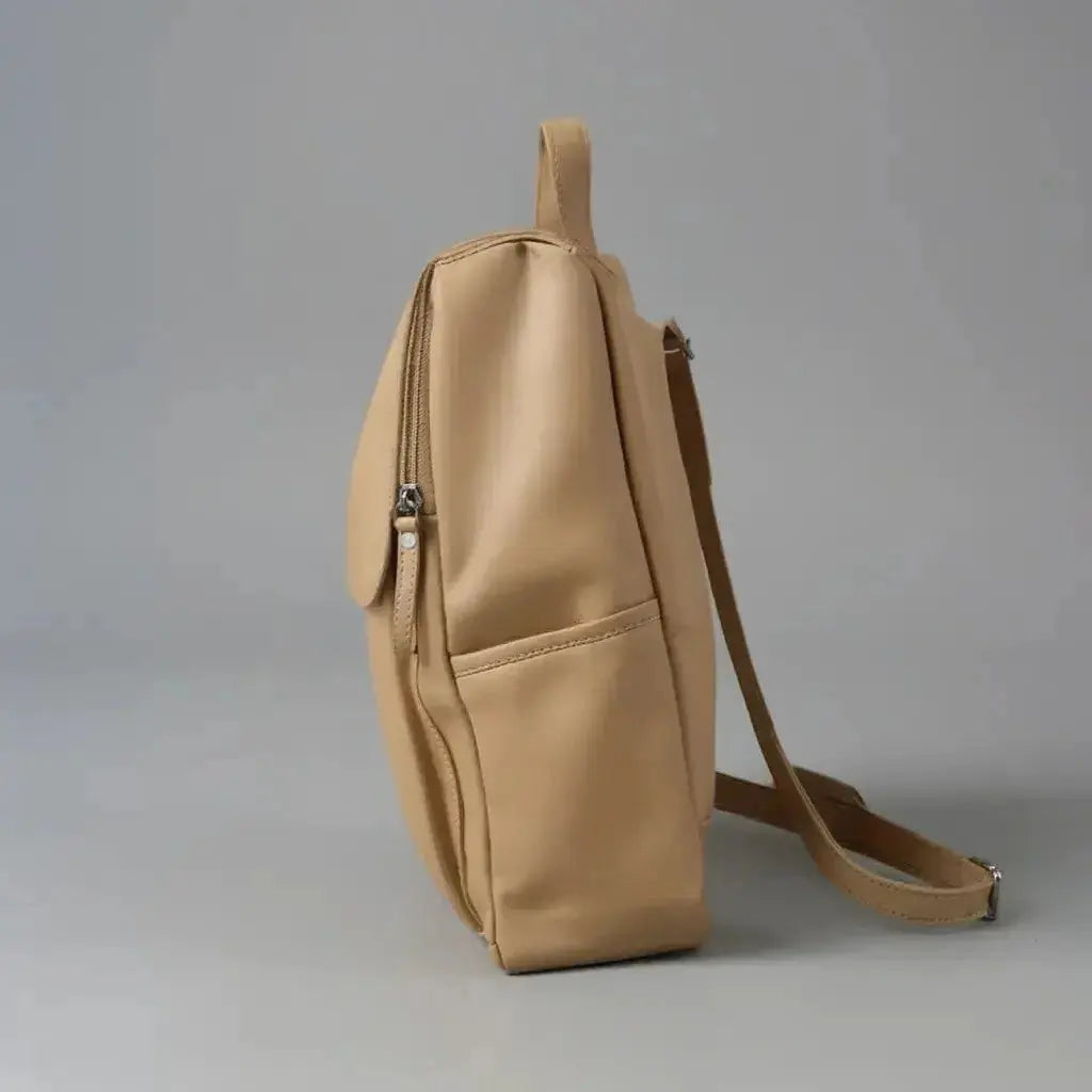 Sac à dos cuir homme moderne Khaki présenté sous un profil latéral épur