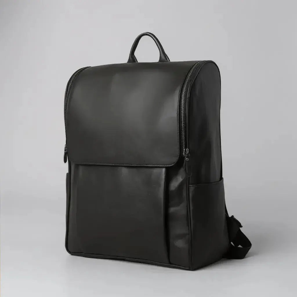 Sac à dos cuir homme moderne Noir présenté sous un angle de trois quarts