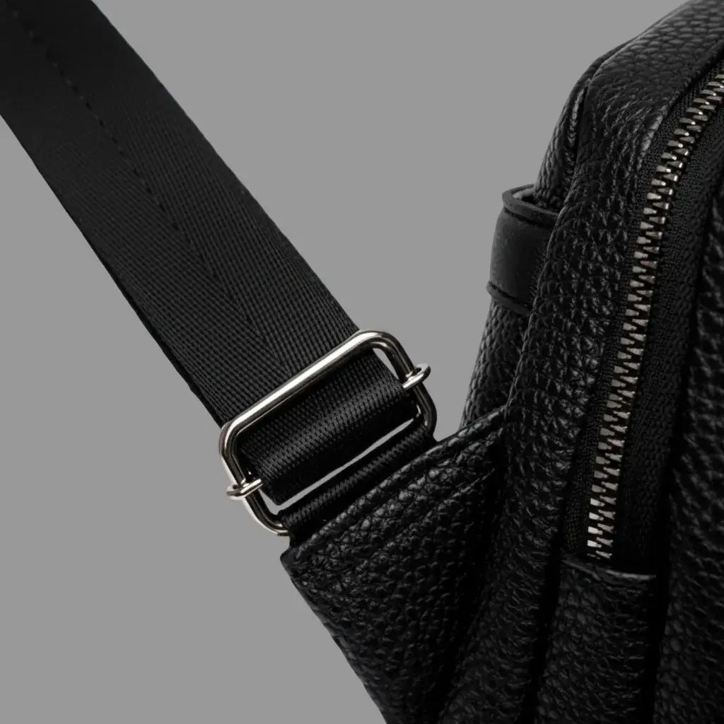 Sac à dos femme pratique Noir, détail de la sangle réglable