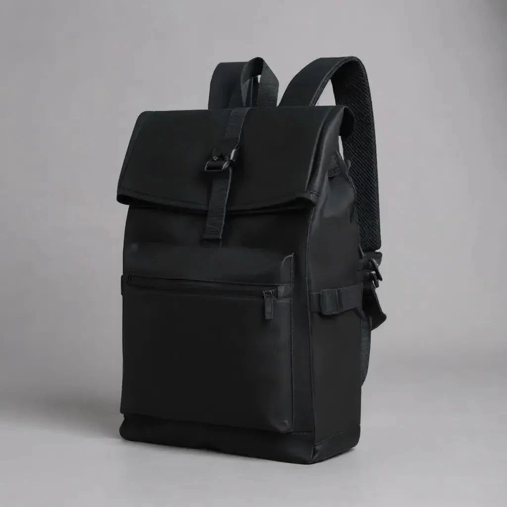 Sac à dos homme rolltop Noir, vue de diagonale