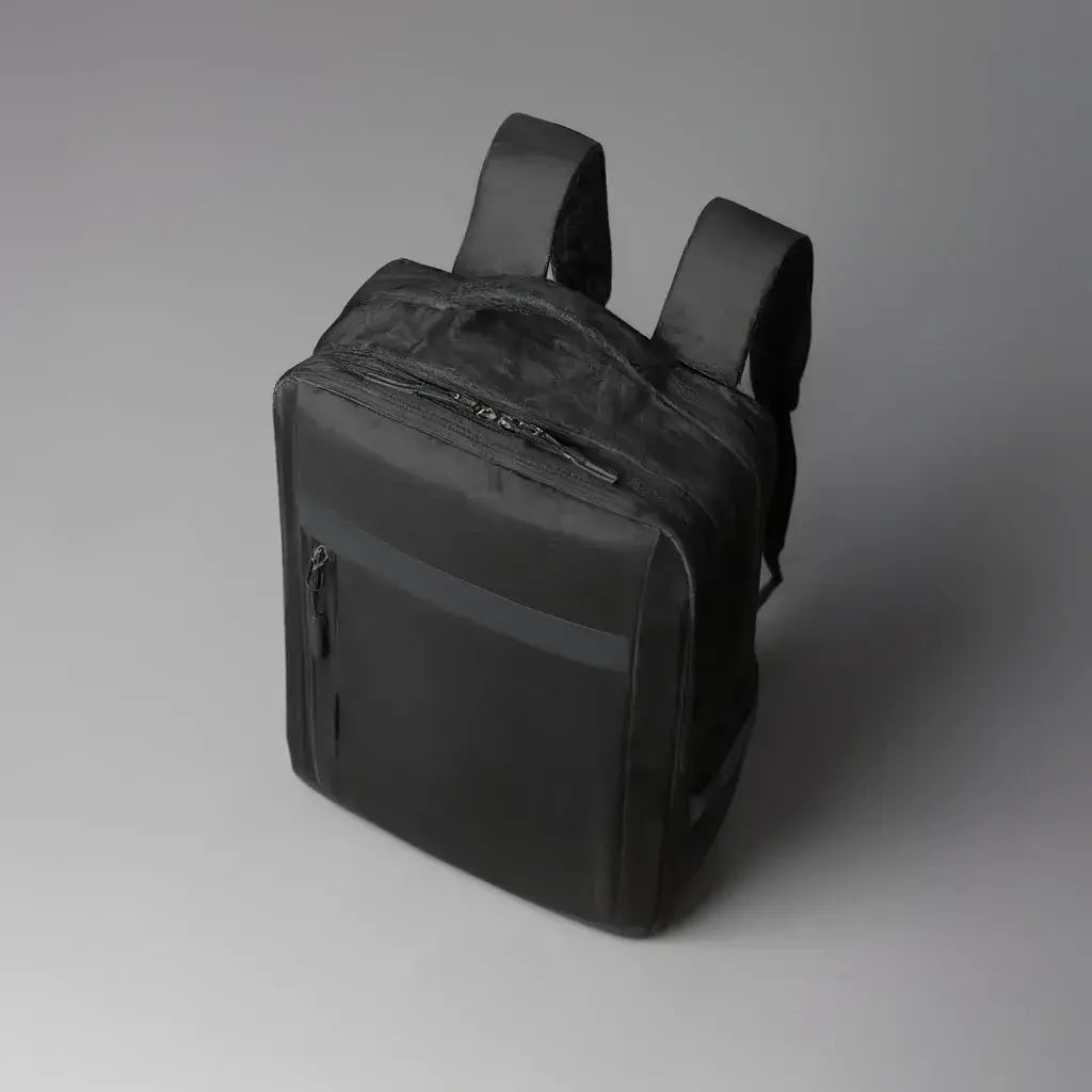 Vue diagonale 3/4 avant du sac à dos ordinateur imperméable Noir